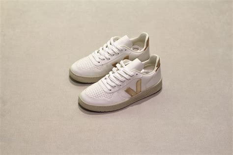 Stylish V-10 Chromefree Leather White Platine Sneakers for Your Wardrobe